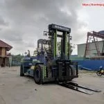 Cho thuê xe nâng 25 tấn KOMATSU FD-250 - Dịch vụ Thành Nguyên Hải Phòng