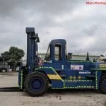Cho thuê xe nâng 25 tấn KOMATSU FD-250 - Dịch vụ Thành Nguyên Hải Phòng