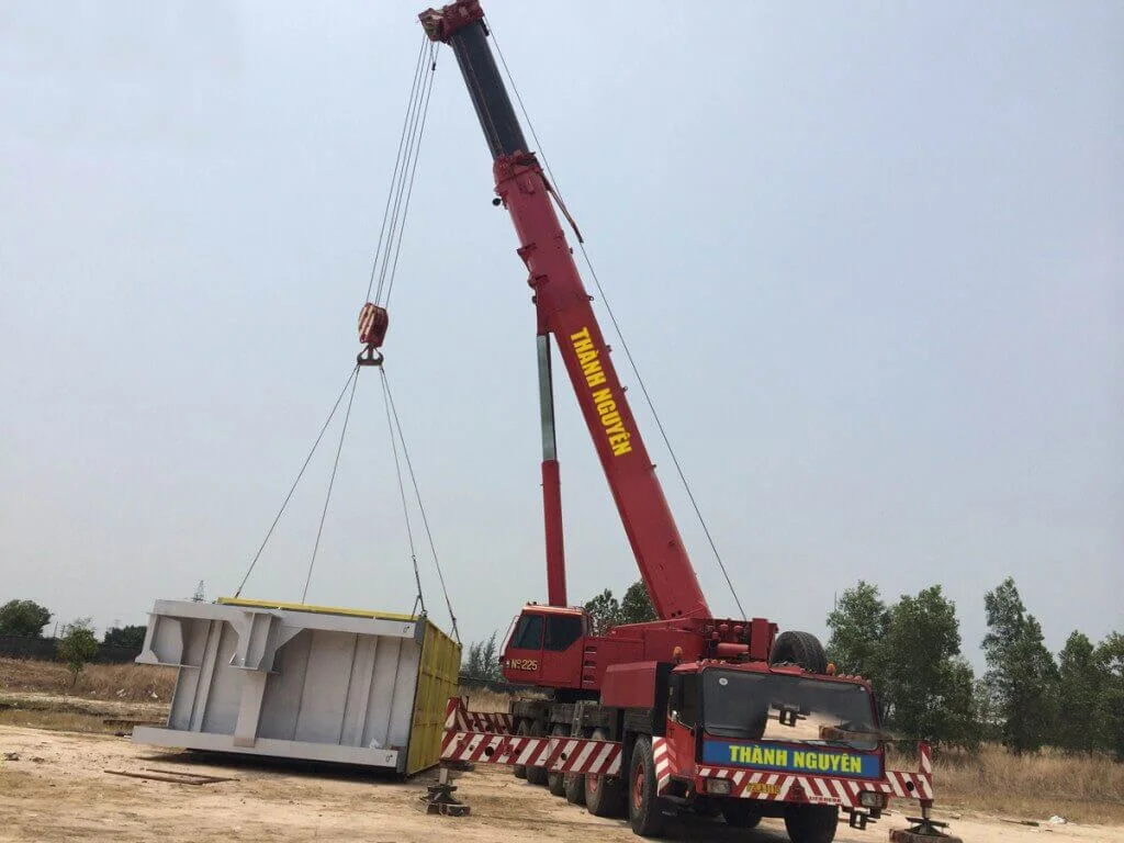 Xe cẩu chuyên dùng Kato Liebherr tải trọng lớn cẩu lắp đặt tại Cho thuê cẩu bánh lốp uy tín tại Hải Phòng (đảm bảo kỹ thuật và tiến độ cho doanh nghiệp) - Thành Nguyên