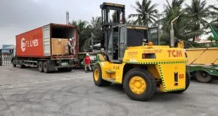 Hình ảnh nâng hàng tại nhà máy Lucky - Dương Kinh - Dịch vụ Thành Nguyên Hải Phòng