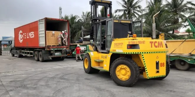 Hình ảnh nâng hàng tại nhà máy Lucky - Dương Kinh - Dịch vụ Thành Nguyên Hải Phòng