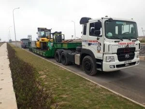 Xe nâng hàng bốc dỡ máy móc tại Vân chuyển hàng hóa siêu trường, siêu trọng Hải Phòng (phục vụ bốc xếp và vận chuyển hàng hóa an toàn) - Thành Nguyên