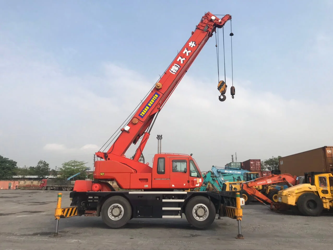 Xe cẩu bốc dỡ và nâng hạ thiết bị hàng hóa tại Cho thuê cẩu Kato từ 25 tấn đến 50 tấn tại Hải Phòng (thi công nâng hạ thực tế tại công trình) - Thành Nguyên
