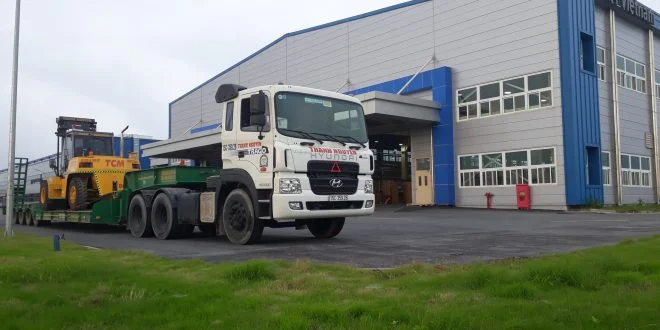 Hình ảnh xe nâng thi công tại nhà máy Toyoda Gosei - KCN Nomura - Dịch vụ Thành Nguyên Hải Phòng