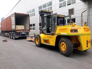 Xe nâng hàng bốc dỡ máy móc tại Công trình cho thuê xe nâng hạ tại Hải Phòng ngày 04-05-2023 (đảm bảo kỹ thuật và tiến độ cho doanh nghiệp) - Thành Nguyên