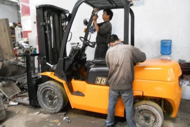 Dịch vụ xe nâng hàng tại cầu cảng Đình Vũ - Dịch vụ Thành Nguyên Hải Phòng